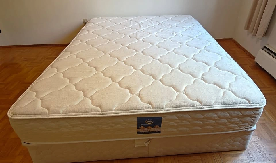 Serta Queen Mattress + Box Spring Set (Moving Sale!) - photo 2