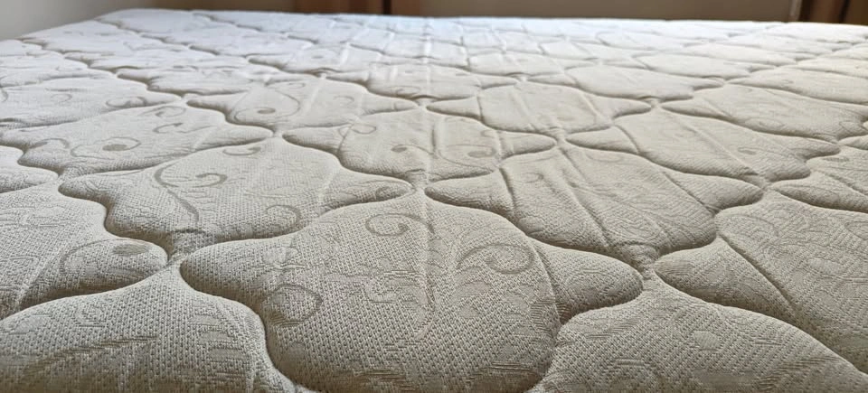 Serta Queen Mattress + Box Spring Set (Moving Sale!) - photo 3