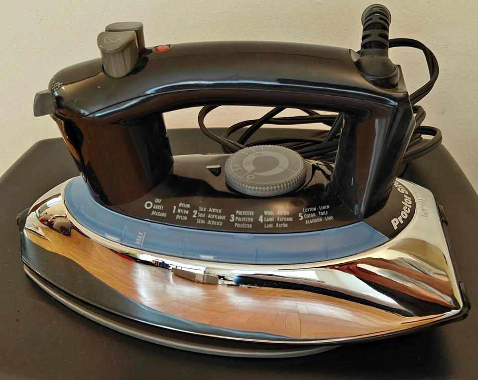 Proctor Silex Retro Chrome Steam Iron
