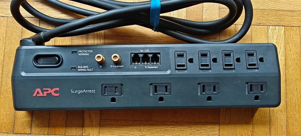 APC SurgeArrest 8-Outlet Surge Protector (Like New)