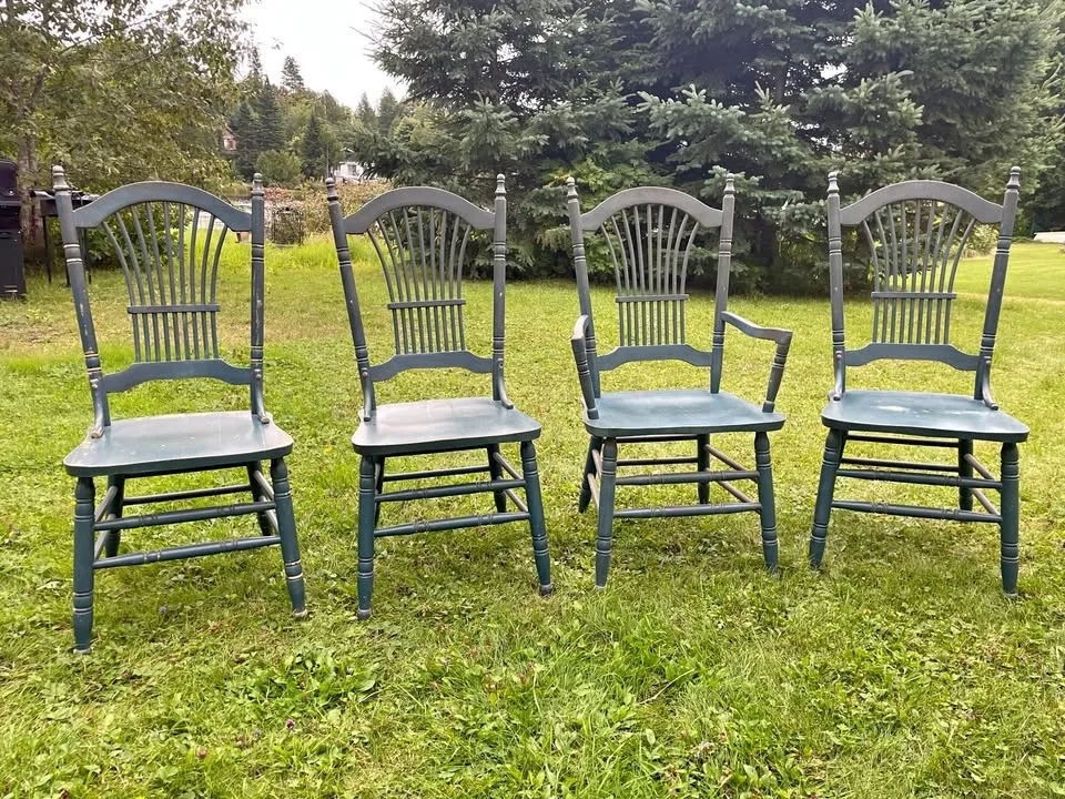 Set of 4 Vintage Windsor Chairs Made in Quebec (Roy Inc.)