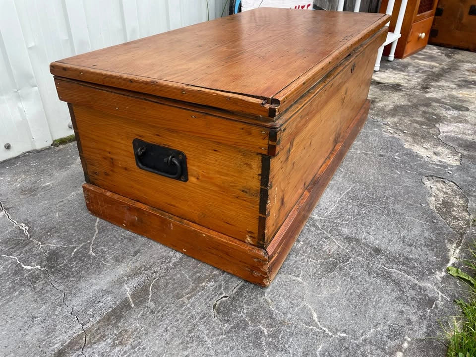 Antique Solid Wood Chest / Rustic Carpenter Chest - photo 2