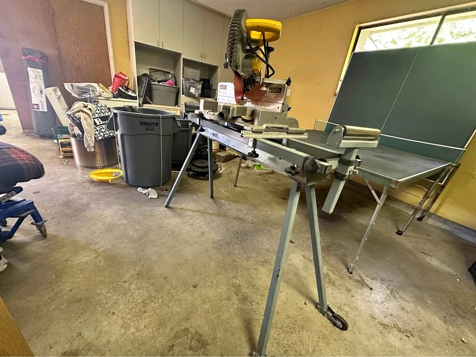 DEWALT DWS709 12” SLIDING MITRE SAW + ROLLING STAND