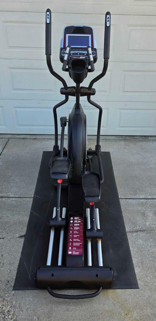 SOLE E95 Elliptical with 20 in Stride, 30 lb flywheel. Like New! - photo 4