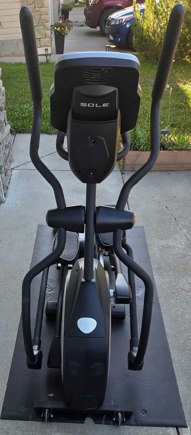 SOLE E95 Elliptical with 20 in Stride, 30 lb flywheel. Like New! - photo 5