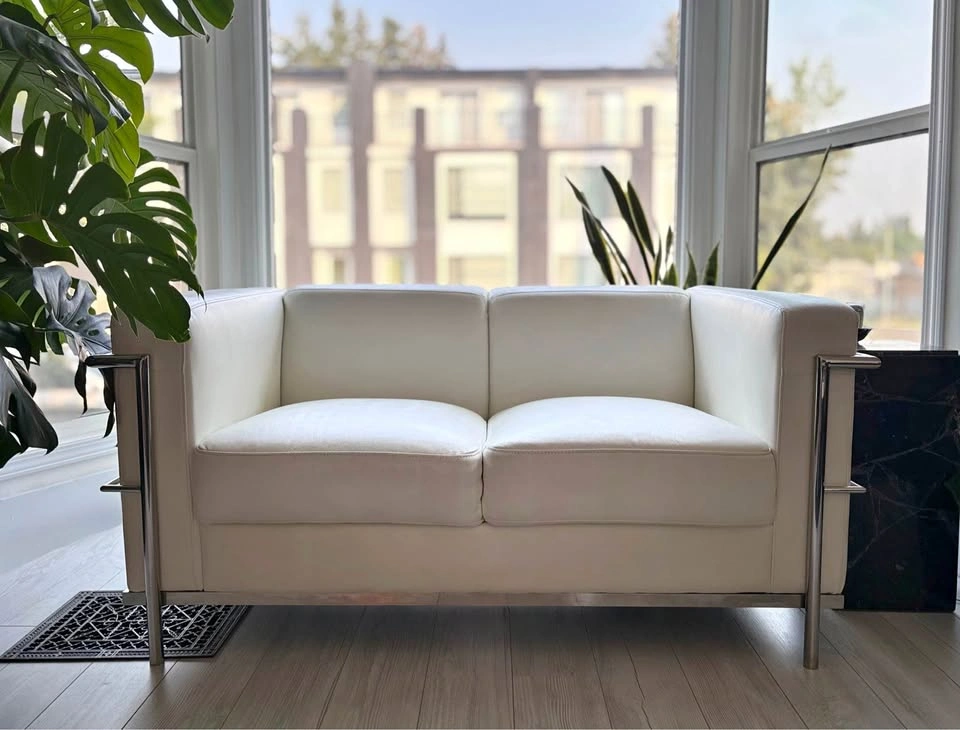 CORBUSIER LC2 WHITE LEATHER PETITE LOVESEAT!