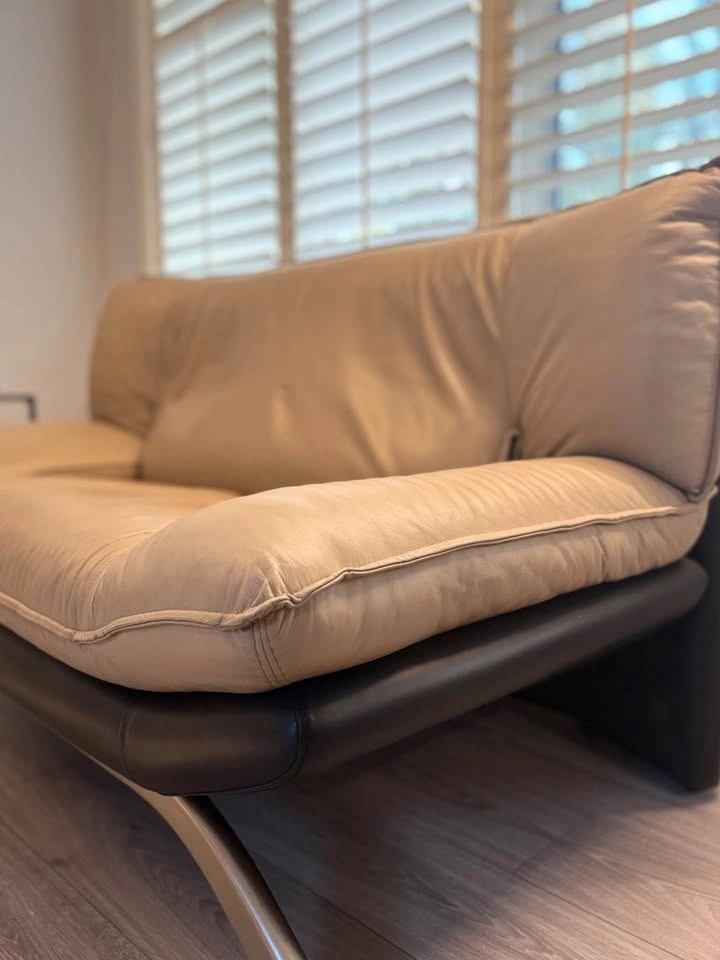 NICOLETTI SALOTTI TWO TONED ITALIAN LEATHER LOVESEAT! - photo 3