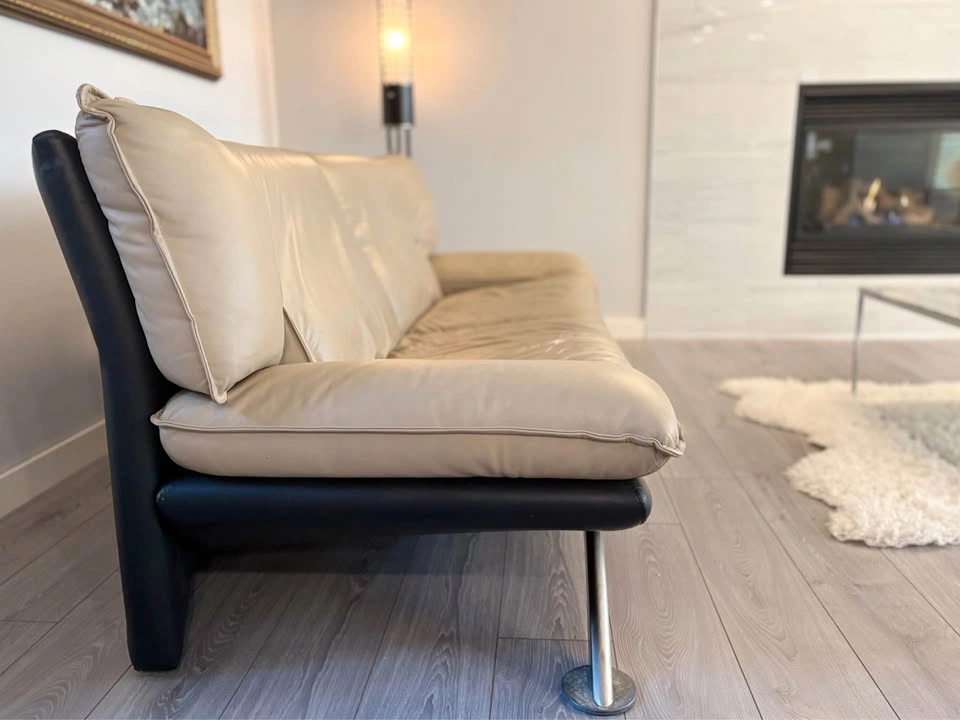 NICOLETTI SALOTTI TWO TONED ITALIAN LEATHER SOFA! - photo 2
