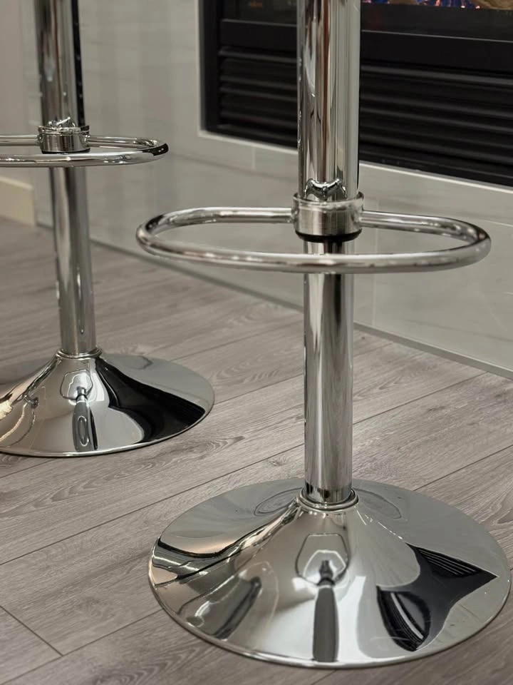 VINTAGE CHROME AND LUCITE MCM BARSTOOLS SET! - photo 3