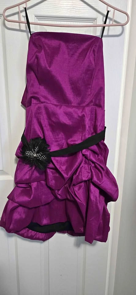 Stunning cocktail dress! Le Chateau- Moving sale!
