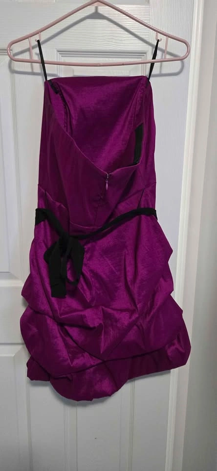 Stunning cocktail dress! Le Chateau- Moving sale! - photo 3