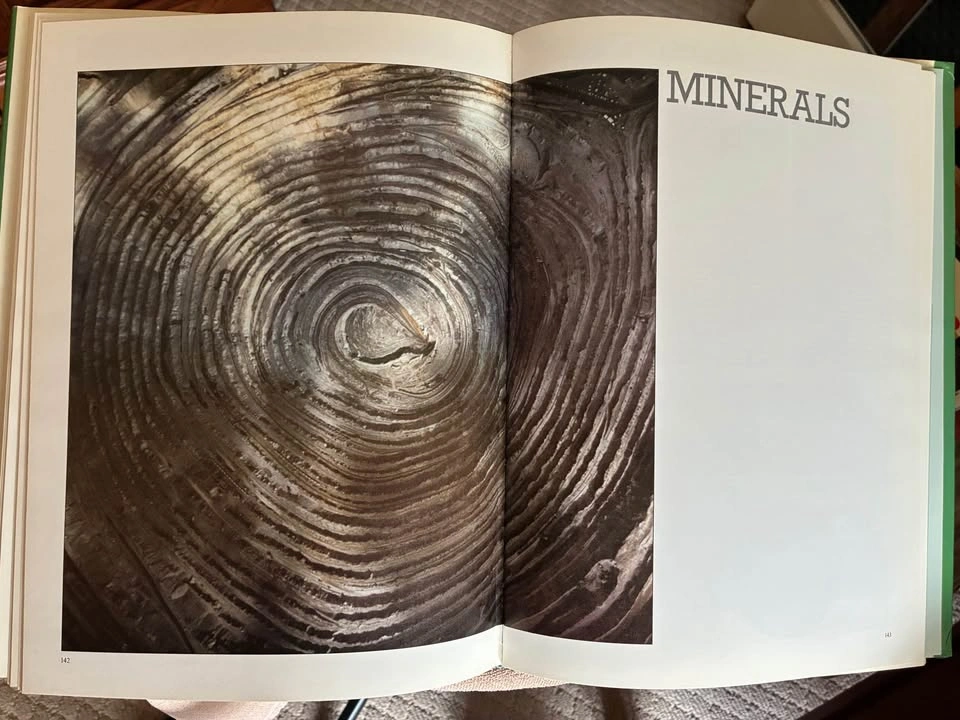 Vintage 1979 Hardcover Atlas: "Our Magnificent Earth" - photo 3