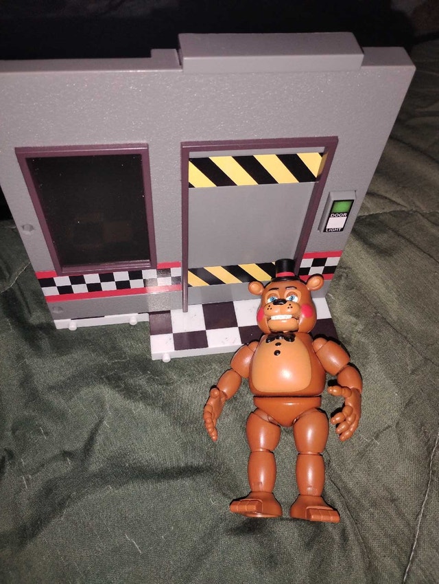 FNAF Jazwares Toy Freddy Set