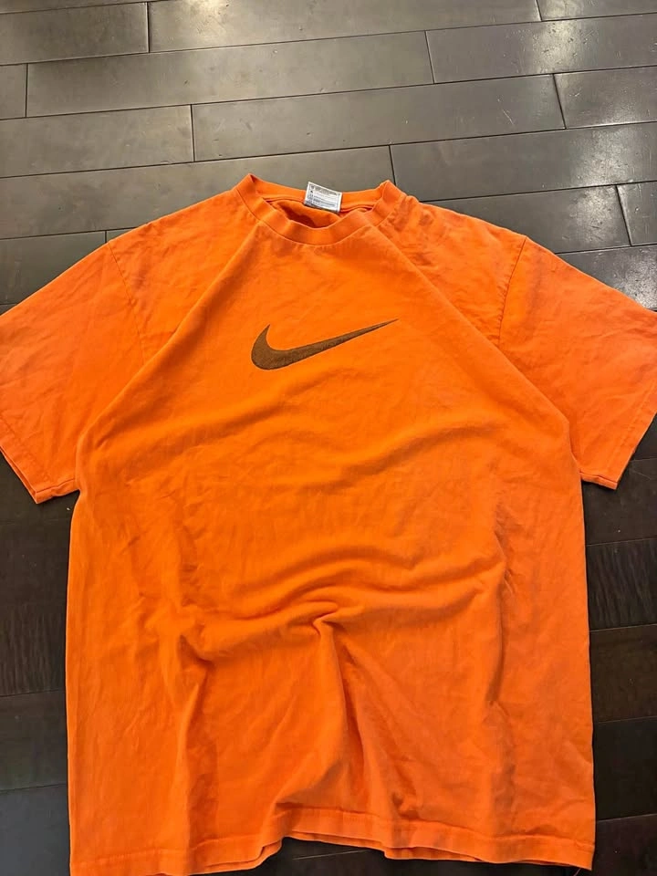 Y2K vintage Nike tee