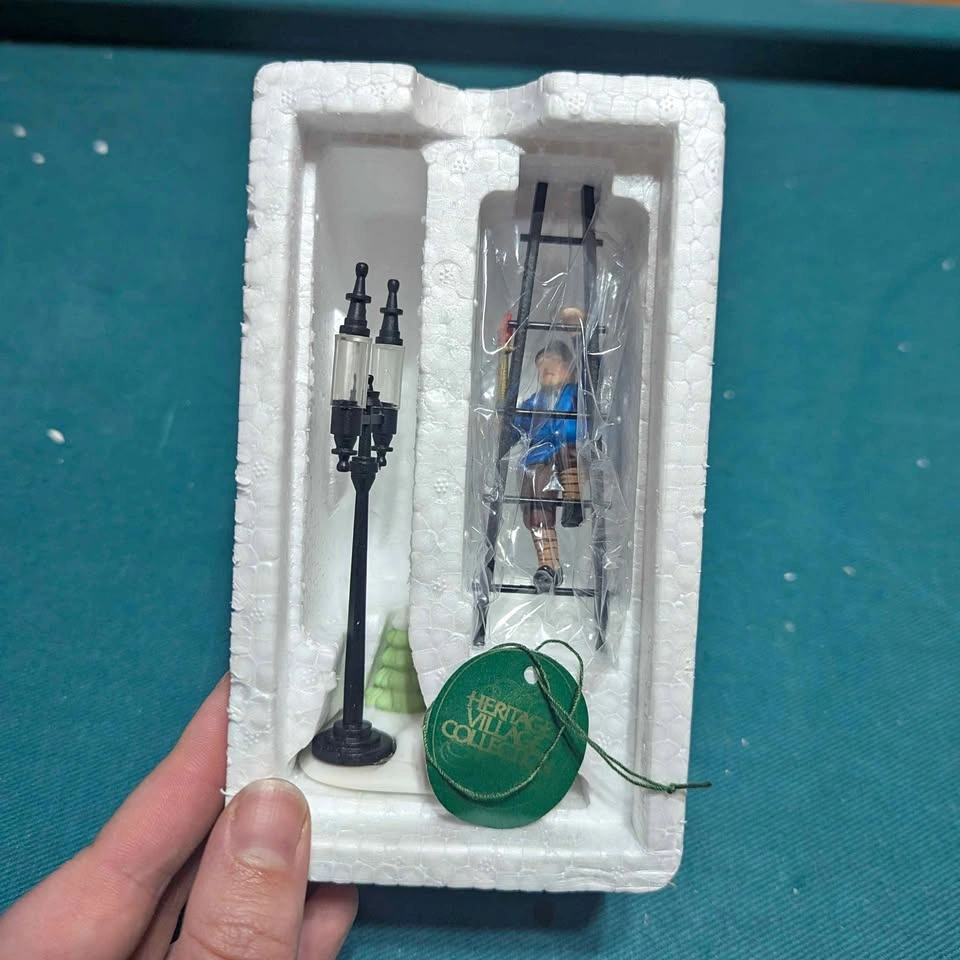 Department 56 - The Heritage Village Collection - Lamplighter Ac