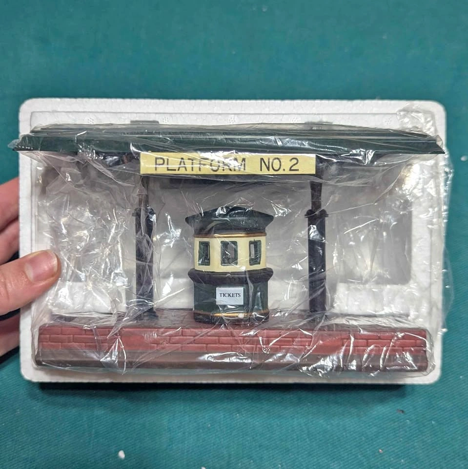 Department 56 - The Heritage Village Collection - Victoria Stati