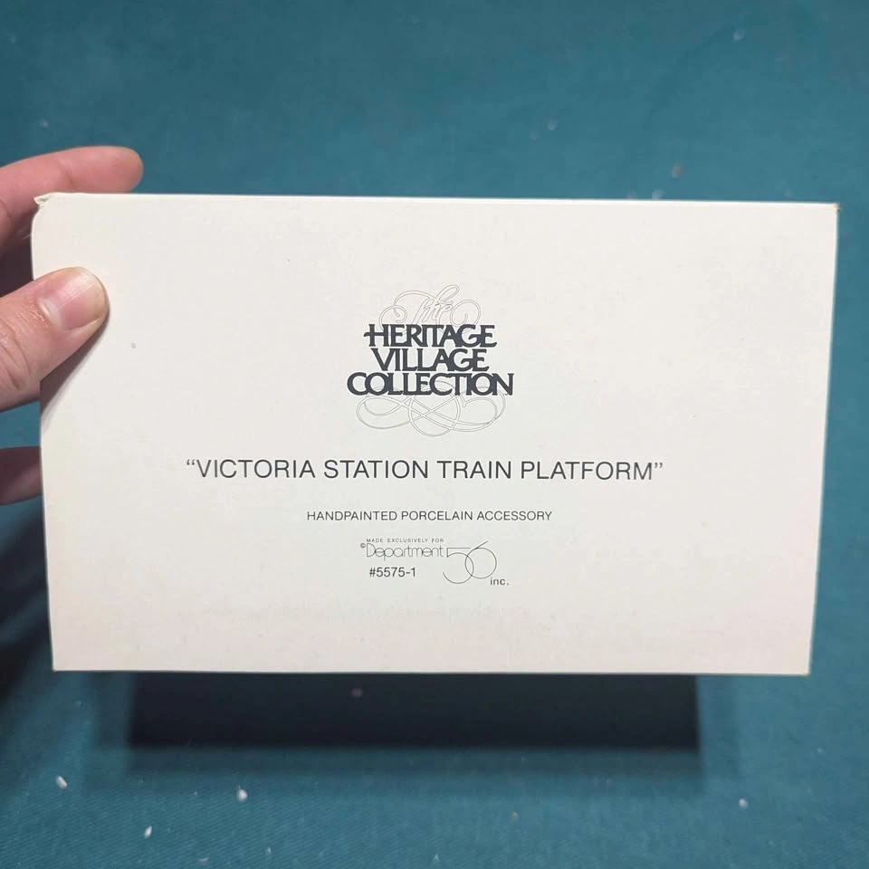 Department 56 - The Heritage Village Collection - Victoria Stati - photo 2