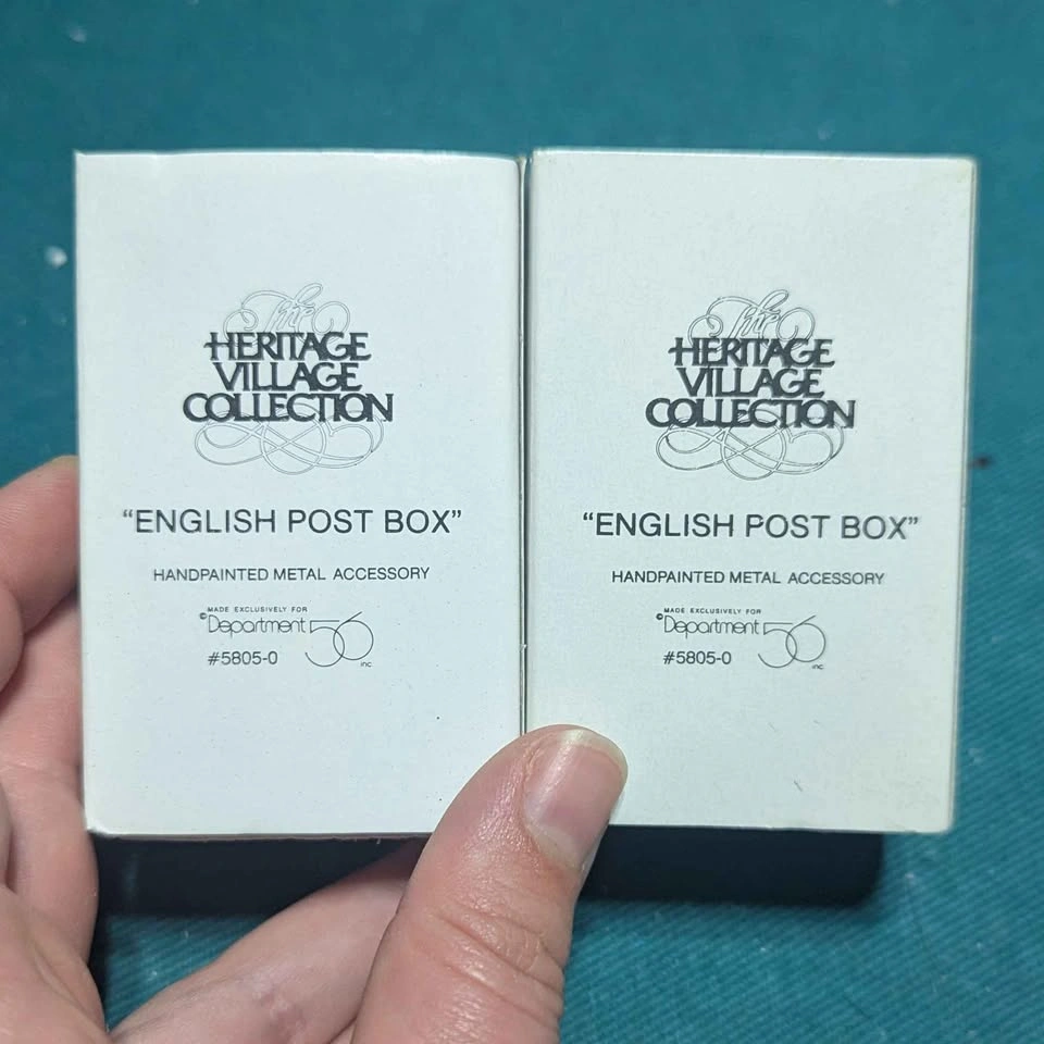 Department 56 - The Heritage Village Collection - English Post B - photo 2