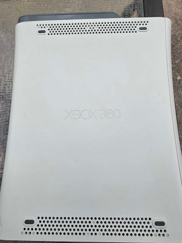 Microsoft Xbox 360 20GB White Console