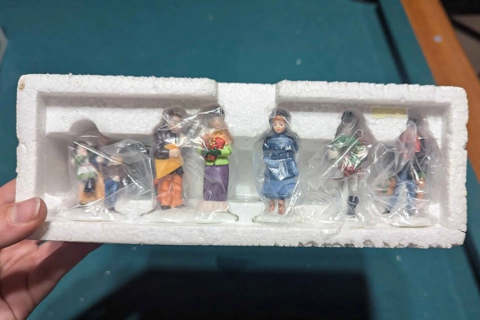 Department 56 - Heritage Village Collection - David Copperfield - photo 3