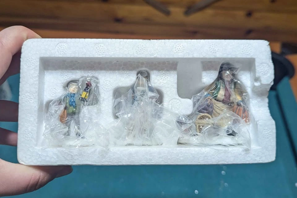 Department 56 - Heritage Village Collection - Come Into The Inn - photo 2