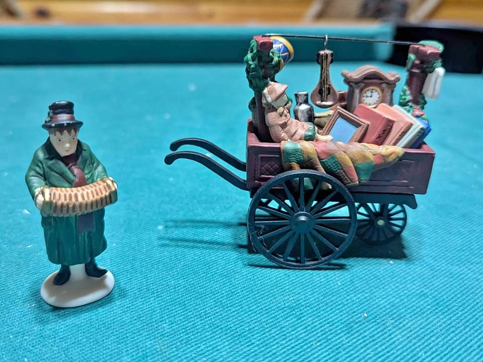 Department 56 Heritage Village Chelsea Market Curiosities