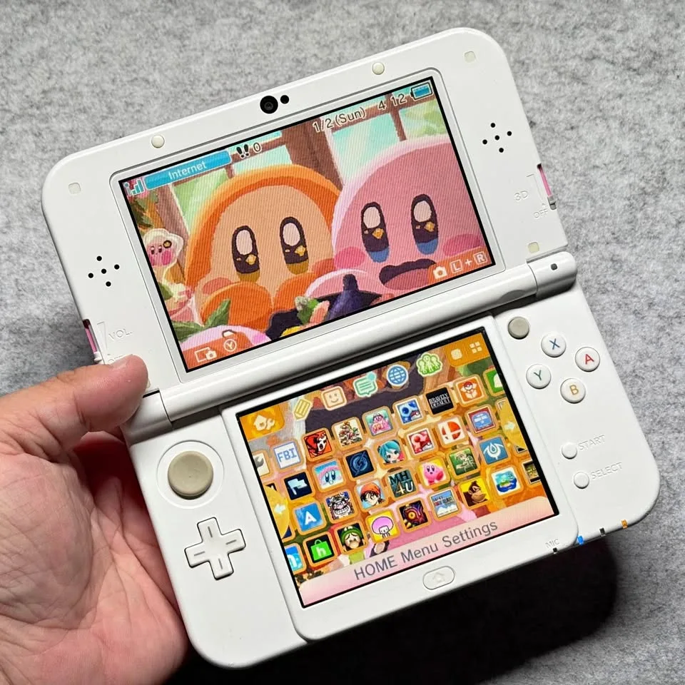 Nintendo New 3DS XL / LL (Pink & White) thumbnail