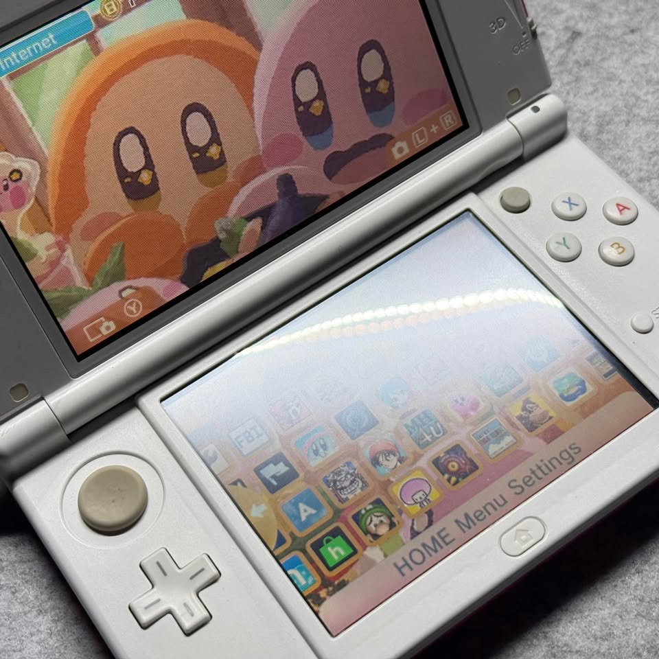 Nintendo New 3DS XL / LL (Pink & White) - photo 3