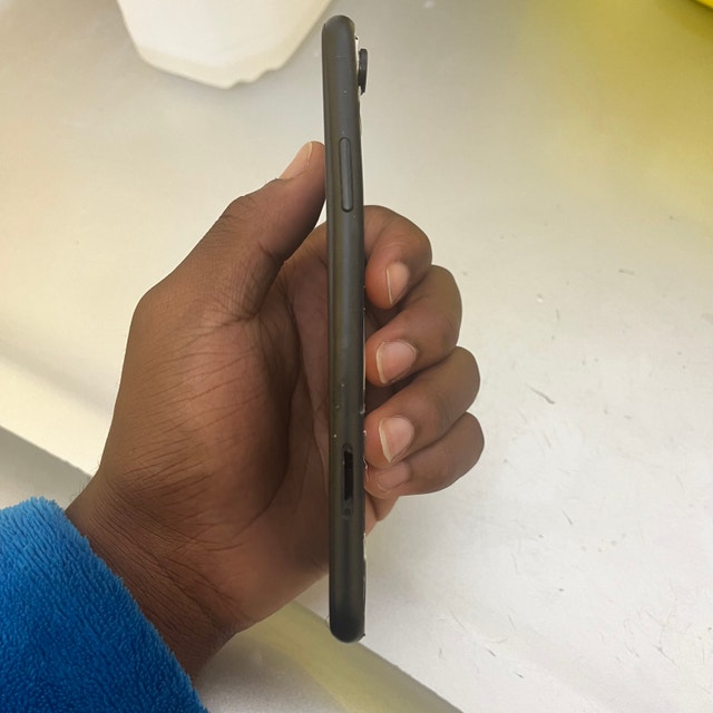 iPhone XR (For materials) - photo 2