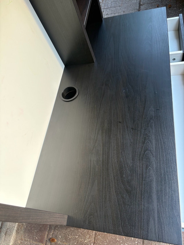 Ikea Micke Desk with Hutch - can deliver - photo 3