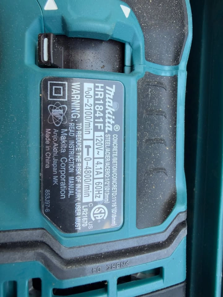 Makita HR1841F 11/16" SDS-Plus Rotary Hammer with AVT - photo 3