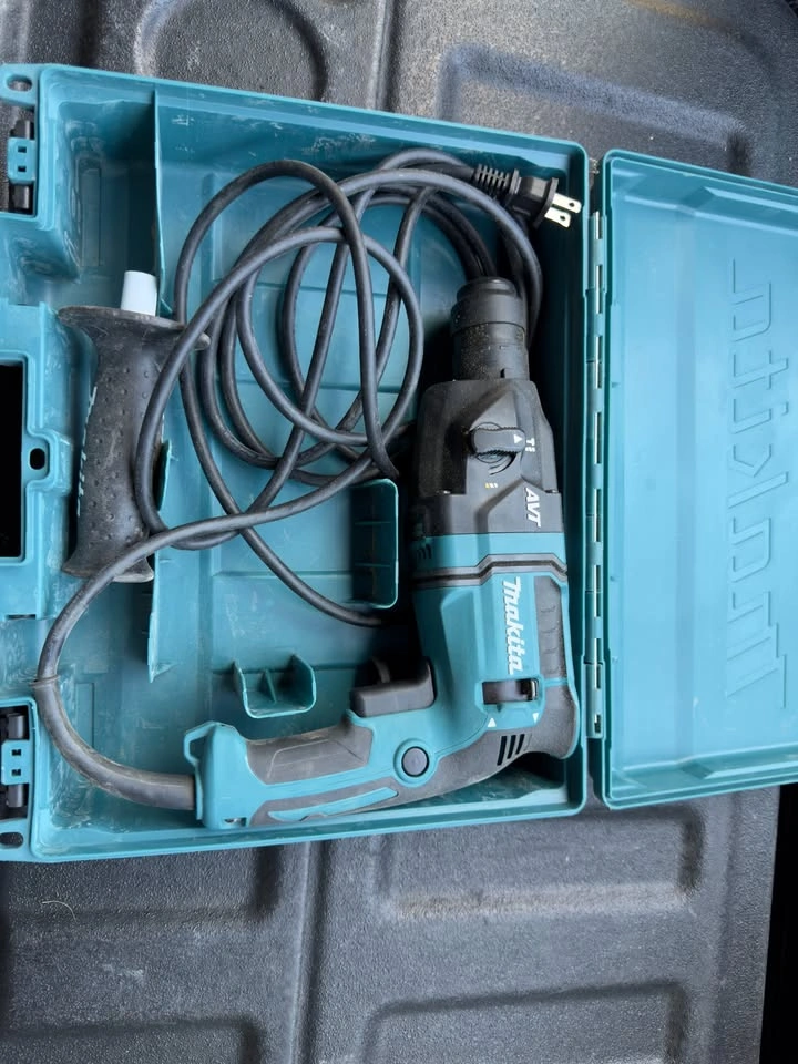 Makita HR1841F 11/16" SDS-Plus Rotary Hammer with AVT - photo 4