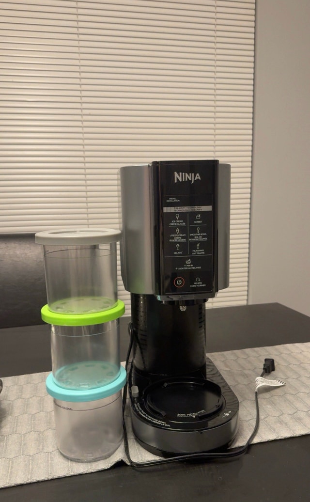 Ninja CREAMi 7-in-1 + 3 Pints – used. Like New