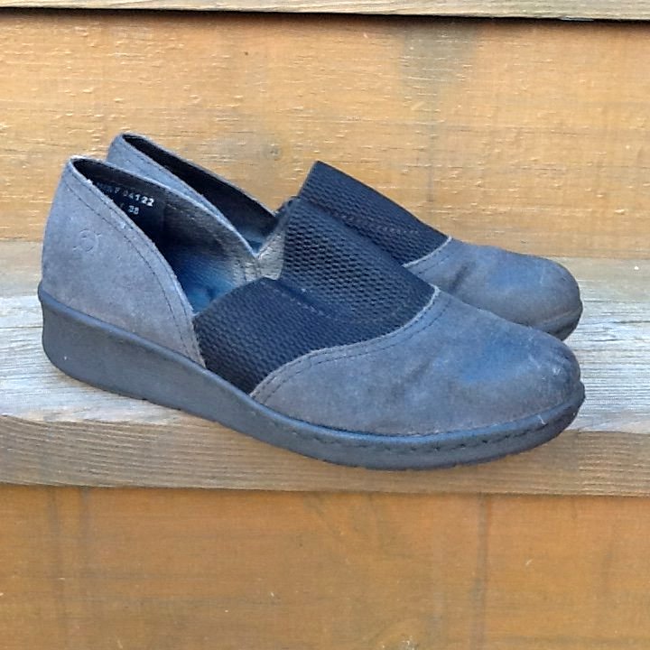 Born Women's Tinetto Casual Slip On Stretch Shoe Size 7