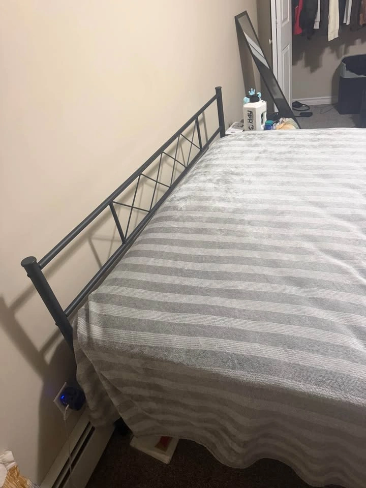 Queen size bed with box spring mattress - photo 2