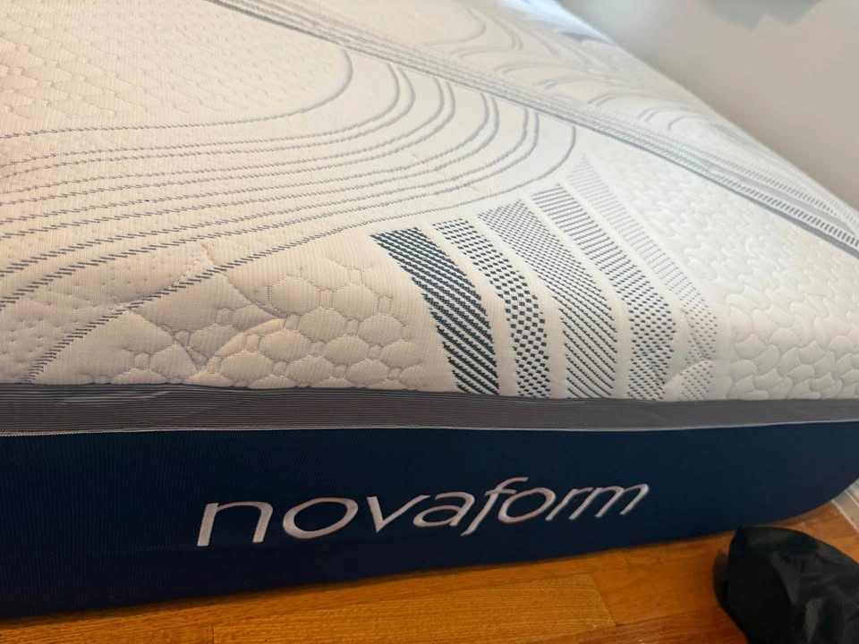 Novaform full size mattress and bedding - photo 5