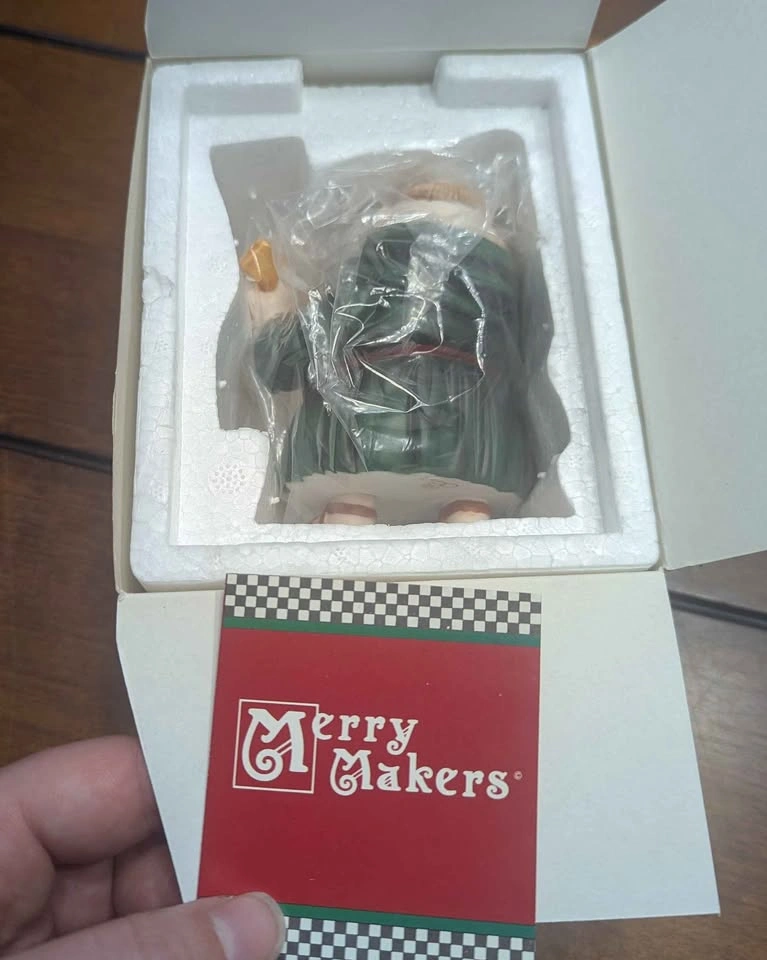 Department 56 - Merry Makers - Martin The Mandolinist - photo 2