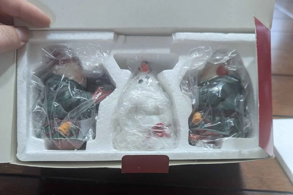 Department 56 - Merry Makers - Seymore, Seigfried And The Snowma - photo 2