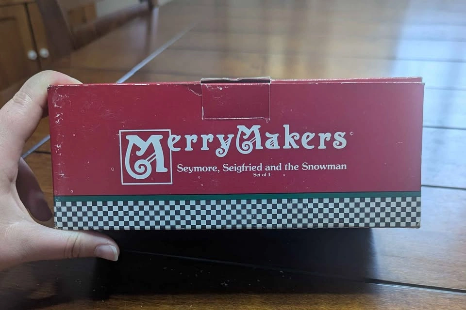 Department 56 - Merry Makers - Seymore, Seigfried And The Snowma - photo 3