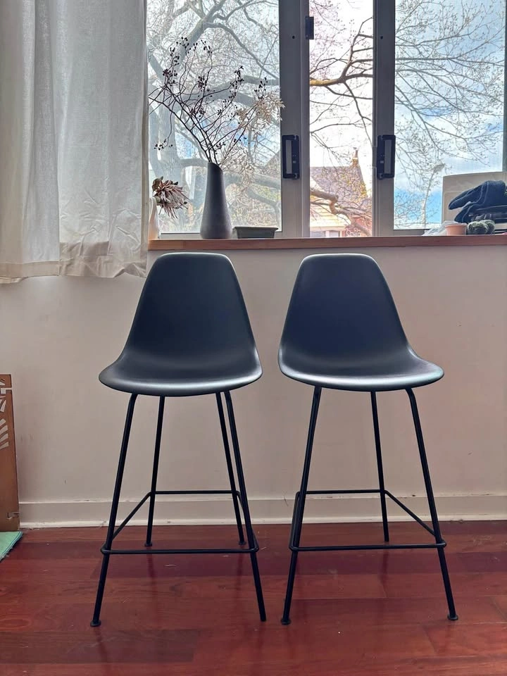 Molded Plastic Counter stool