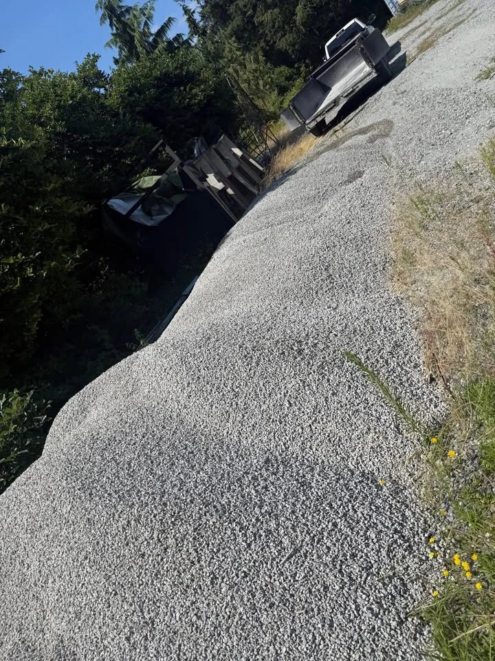 FREE 1/2” CLEAR CRUSH GRAVEL - photo 3