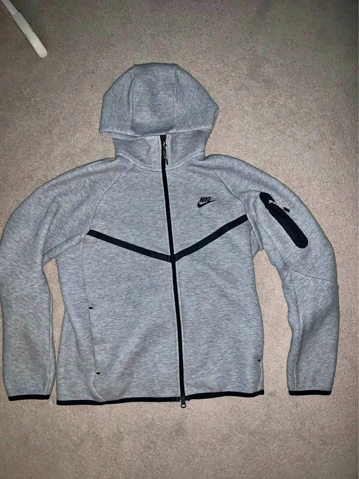 Nike Tech Fleece Full-Zip Hoodie - Size Medium