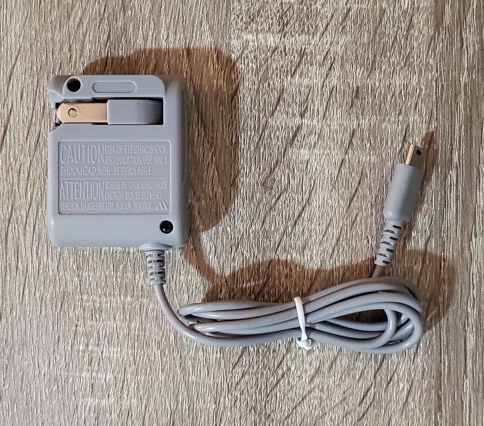 Nintendo DS Lite AC Adapter USG-002 - photo 2
