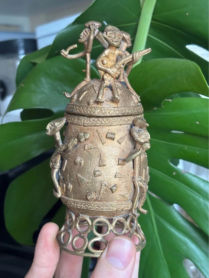 Vintage African Brass Kuduo Vessel with Figures mid century - photo 3