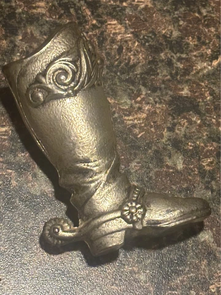 Vintage Silver-Toned Cowboy Boot lighter holder - photo 2