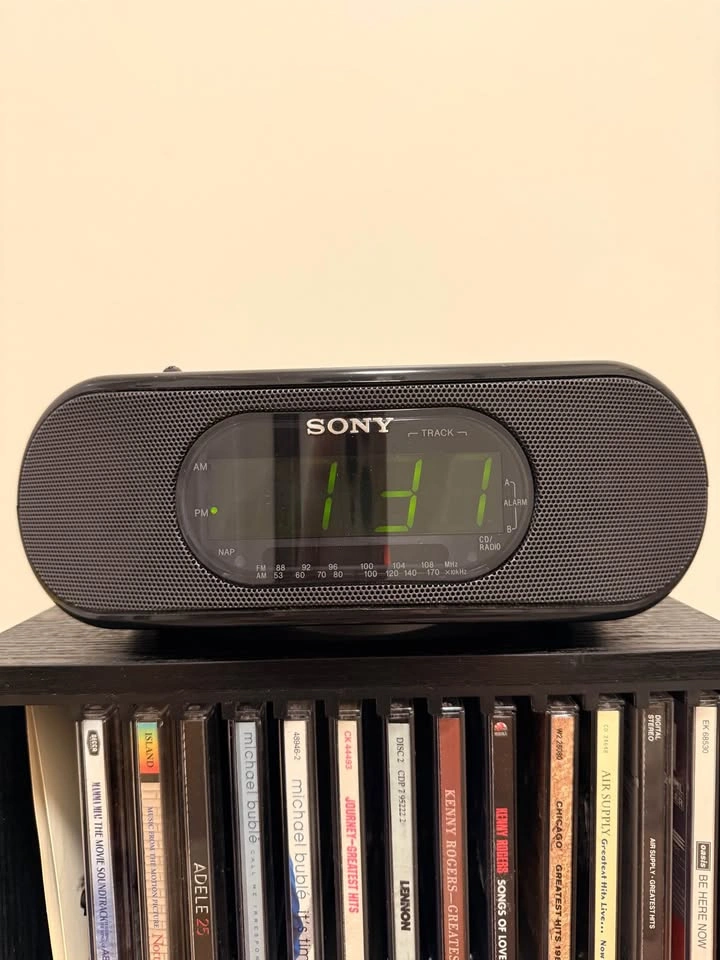 Vintage Sony CD Clock Radio & 4-Tier Storage Tower with 13 CDs - photo 2