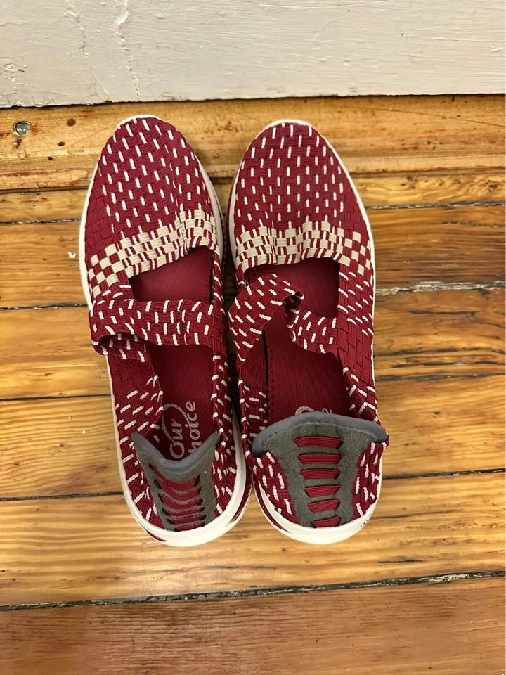 Women’s Woven Elastic Slip-On Comfort Sneakers - Size 9