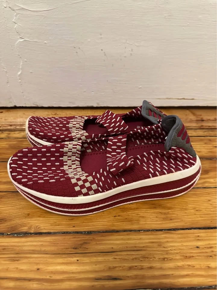 Women’s Woven Elastic Slip-On Comfort Sneakers - Size 9 - photo 3