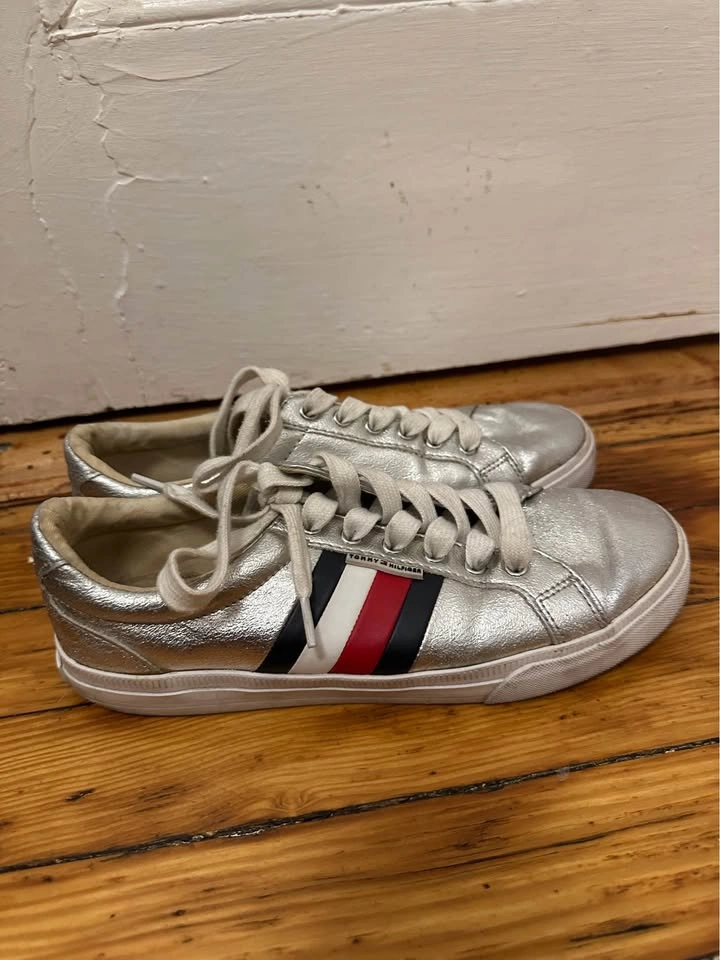 Tommy Hilfiger Silver Sneakers. Women’s Size 7.5 - photo 4