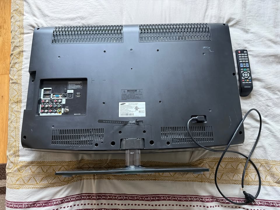 32" Samsung LCD HDTV 720p - photo 2